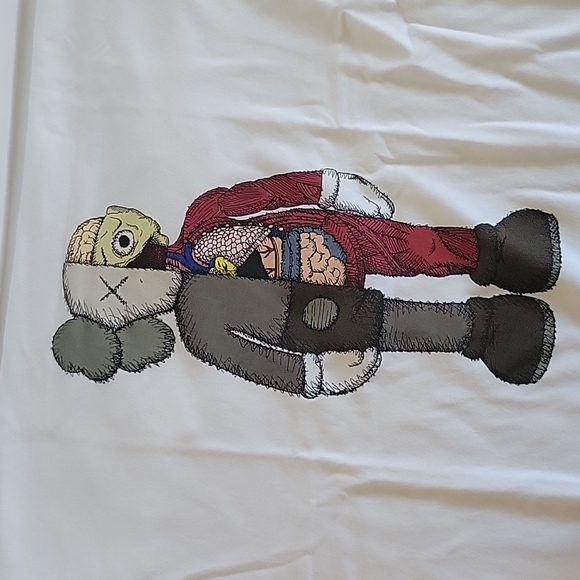 *NWT* UNIQLO KAWS - Picture 9 of 9